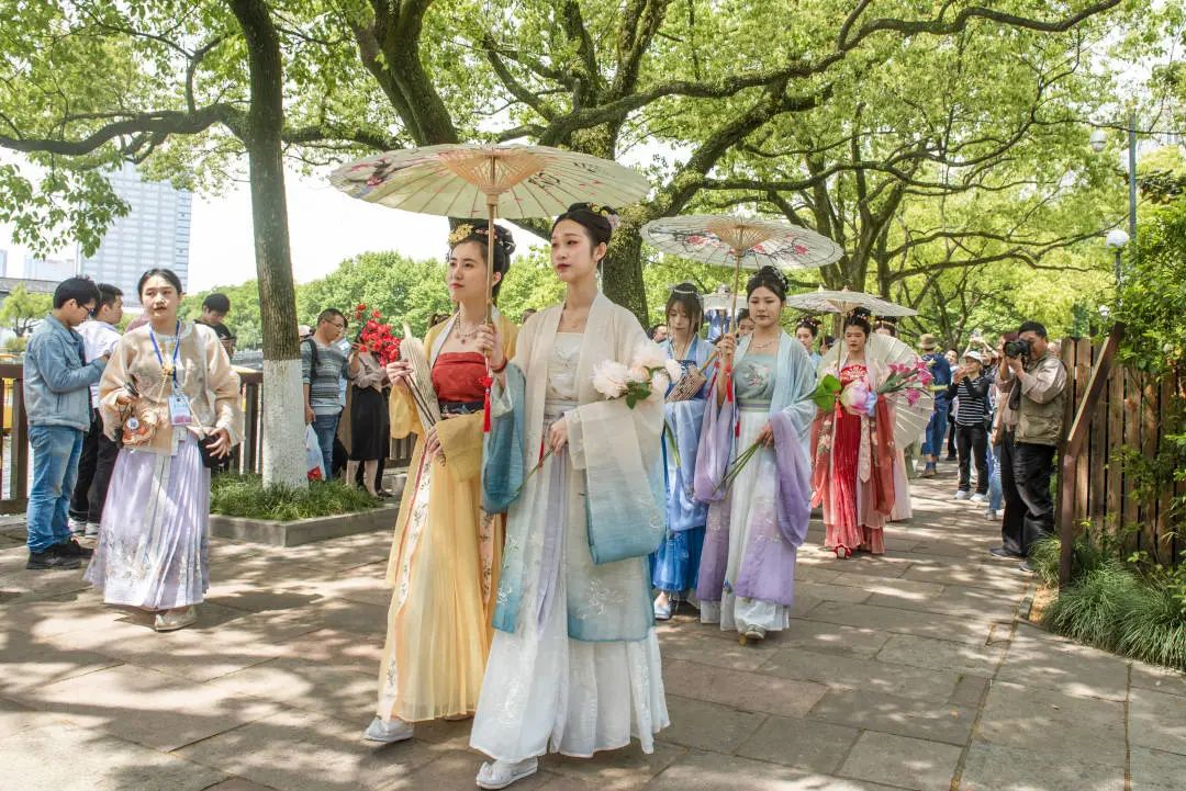 兩孟景區(qū) | 女神節(jié)特別活動 “國風古韻 衣禮霓裳”