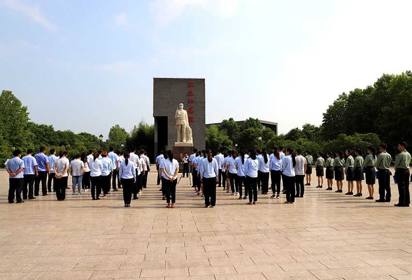 孔子文旅集團(tuán)羊山景區(qū)開(kāi)展紀(jì)念英雄王杰犧牲56周年活動(dòng)