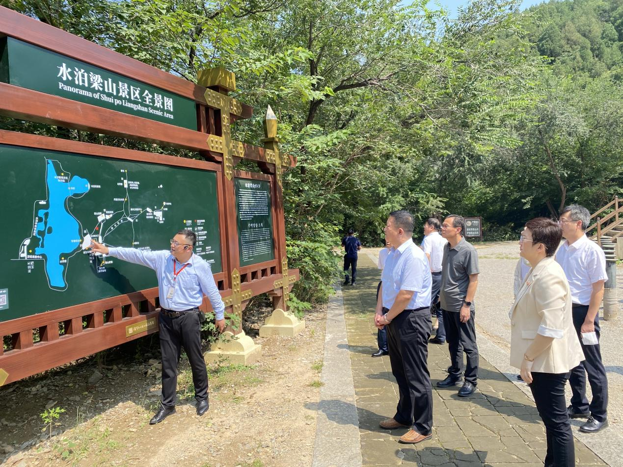 市重點項目掛圖作戰(zhàn)總指揮部赴曾廟景區(qū)、水泊梁山景區(qū)督導調研重點景區(qū)提升項目